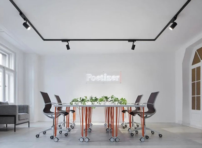 ������ɫ�İ칫��װ����ƿռ�����������ġ���Poetizer